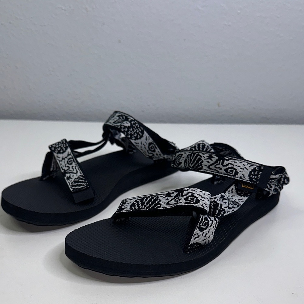 Teva women’s  universal original sandals size 9